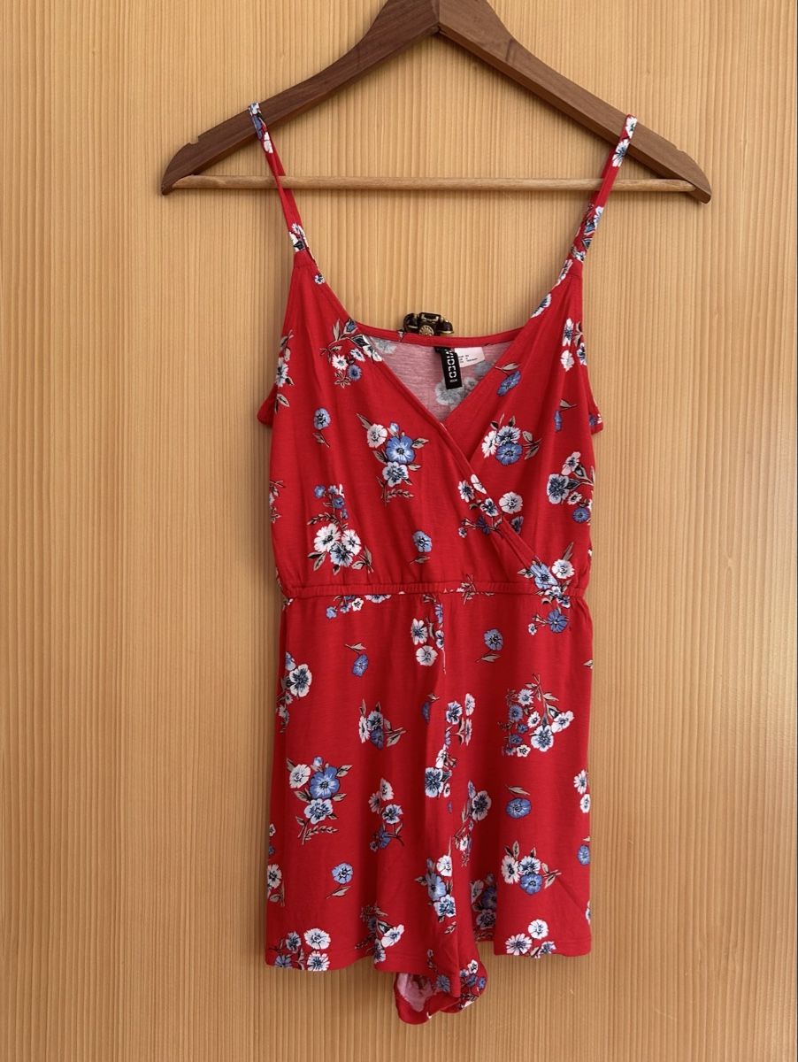 H&M Tute: Combishort rouge à motif floral – Nuovo (secondo la descrizione) da Ardon venduto da cam_f86l 1