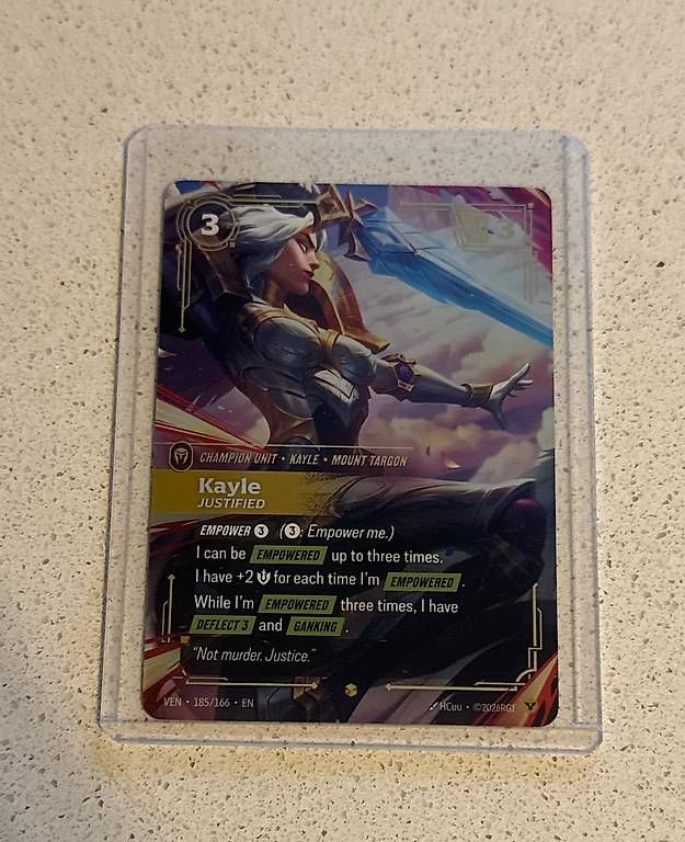 Carte collezionabili: Kayle, Justified (V.2 - Showcase) – Nuovo e nell'imballaggio originale da Bronschhofen venduto da Dagobert007