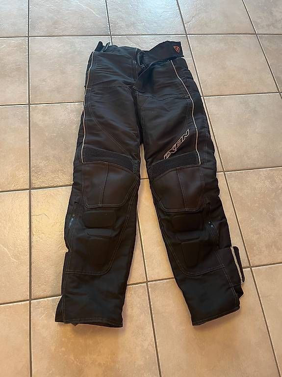 Lots de vêtements: Ixon motorradkombi Gr. 48 – D'occasion à wiesendangen par Luna120 3