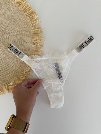 Victoria Secret Thong white lace new condition