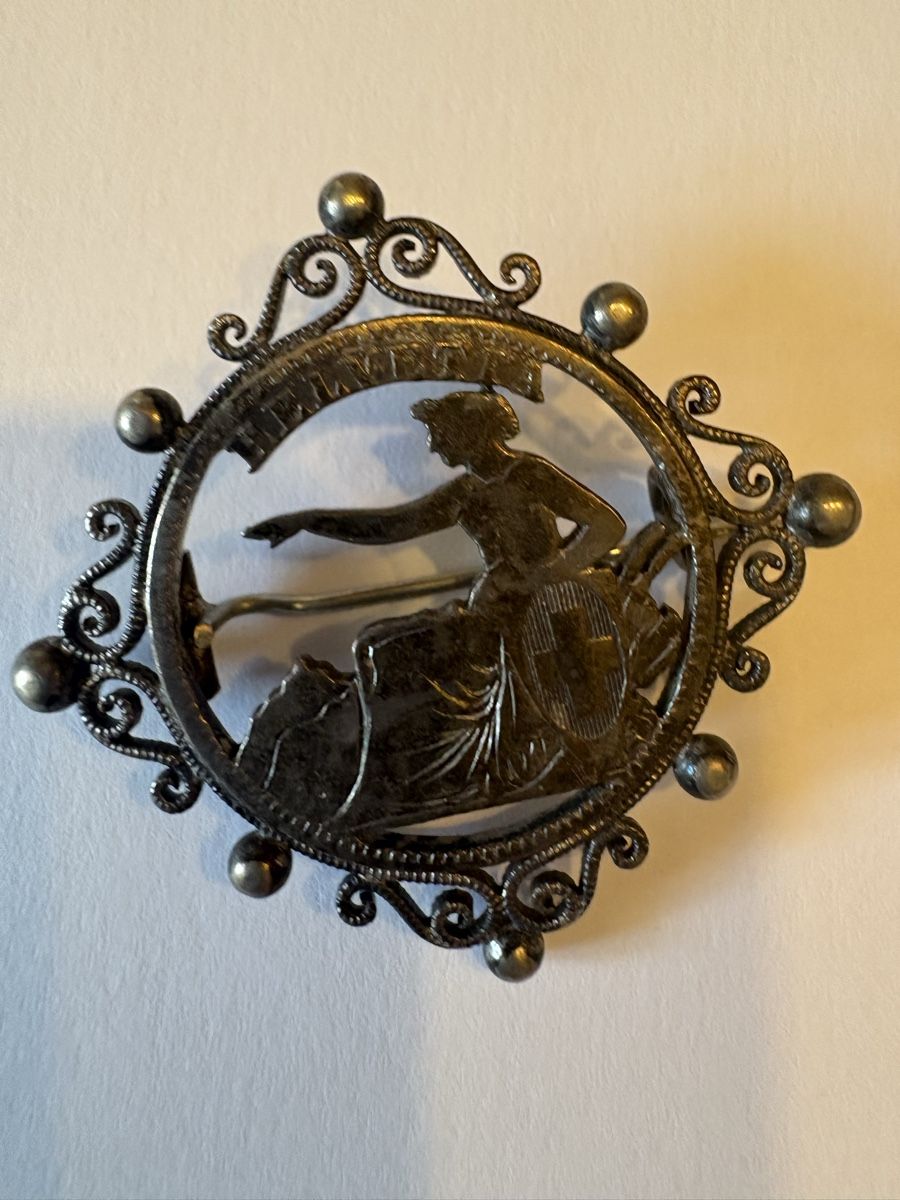 Broches & Aiguilles: Uralte Helvetia Brosche  – D'occasion à Murten par Tzaugg 1