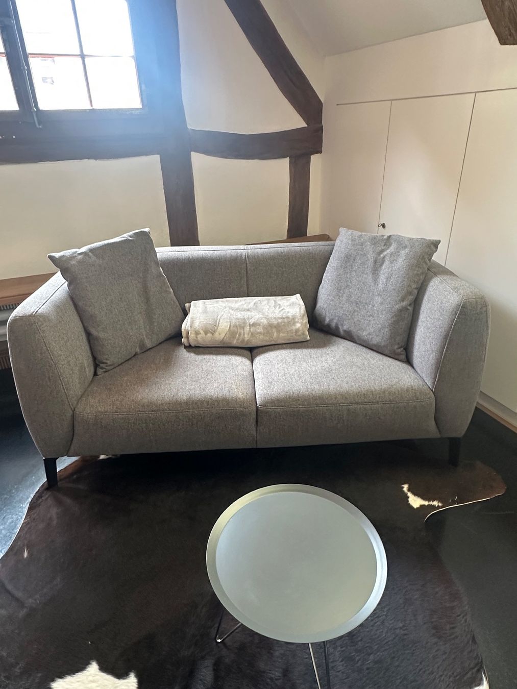 Divani: Sofa grau neuwertig – Usato da Erlinsbach venduto da Srocky