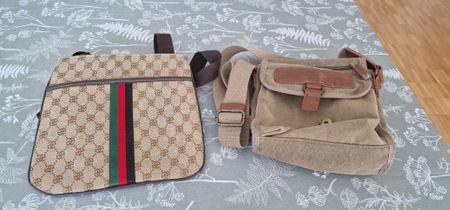 2 stylische Umhängetaschen Camel & NoName