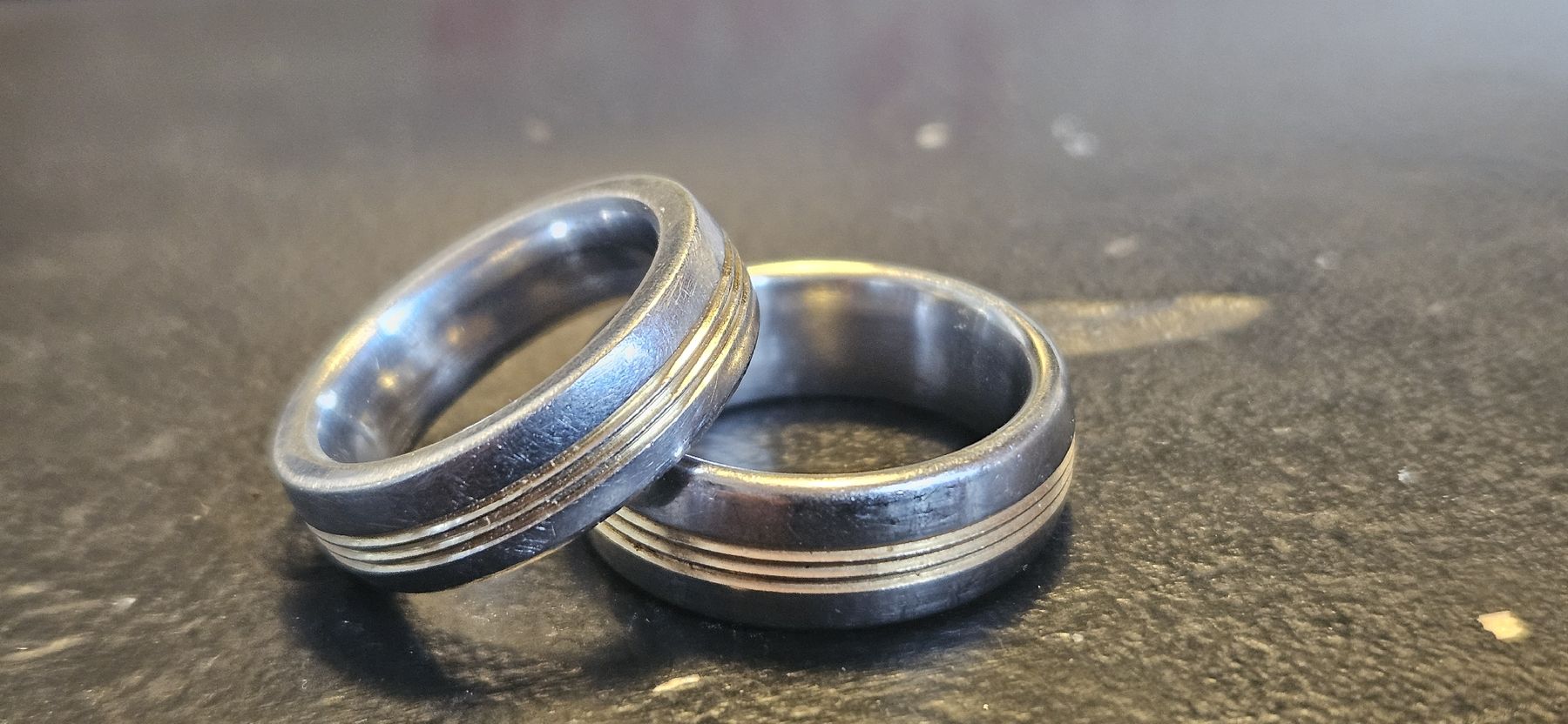 Ringe: Edelstahlringe x2, Paarringe, Trauringe – Gebraucht aus Belp von Ginus85 4