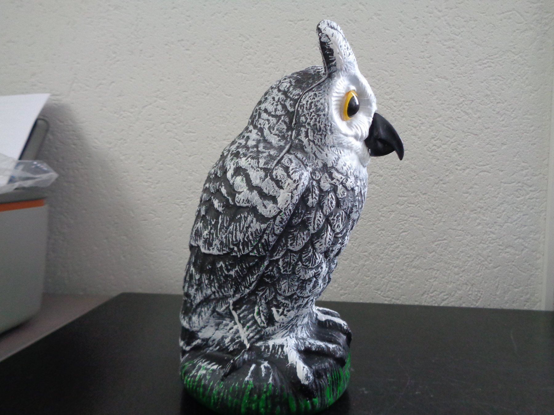 Statuette: Eule aus Kunststoff (26.5 cm) – Nuovo e nell'imballaggio originale da Langenbruck venduto da Gumsi 4