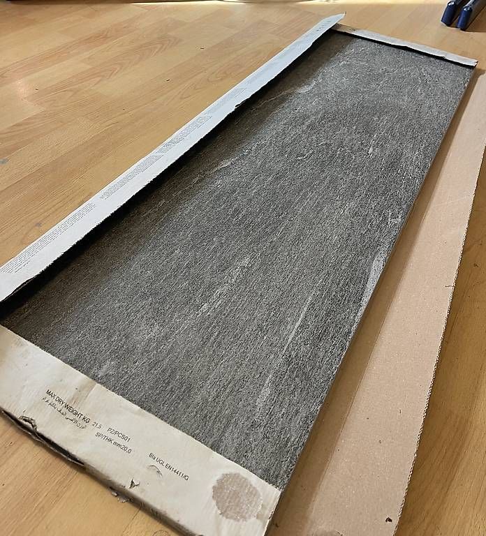 Rivestimenti per pavimenti: Grès Cérame gris "Gres Porcellanato" – Usato da Evionnaz venduto da viv_6fwl