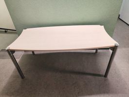Schöner Ess-/Bürotisch mit Metallbeinen + heller Holzplatte