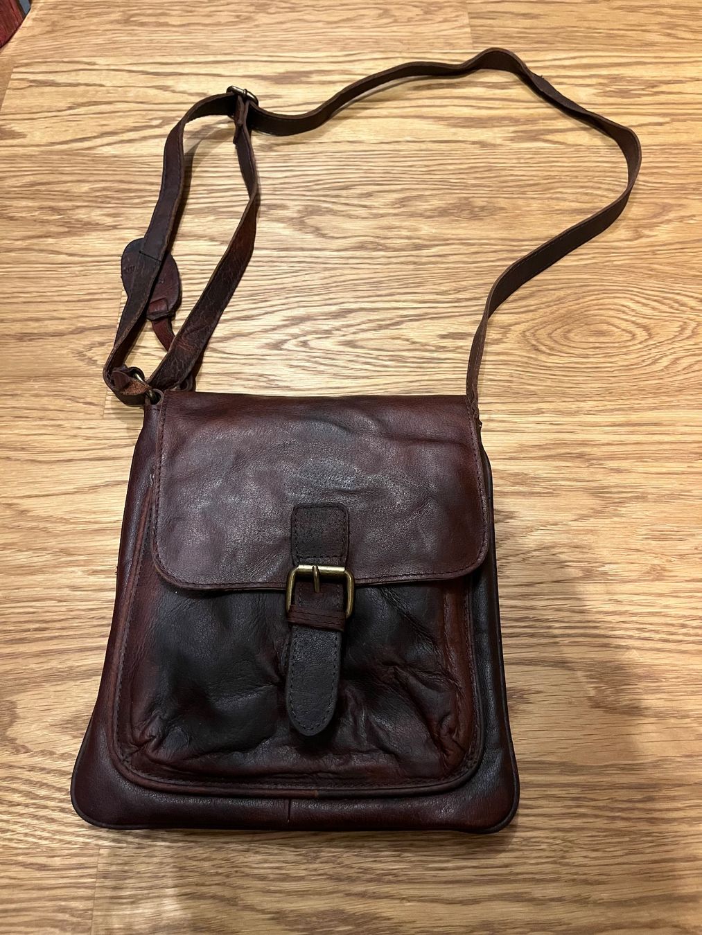 Sacs: Neue kleine Ledertasche – Neuf avec emballage d'origine à Zürich par car_cr6w