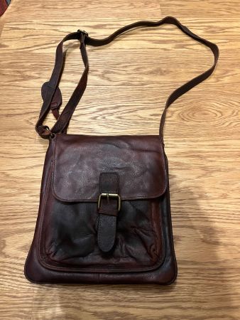 Neue kleine Ledertasche