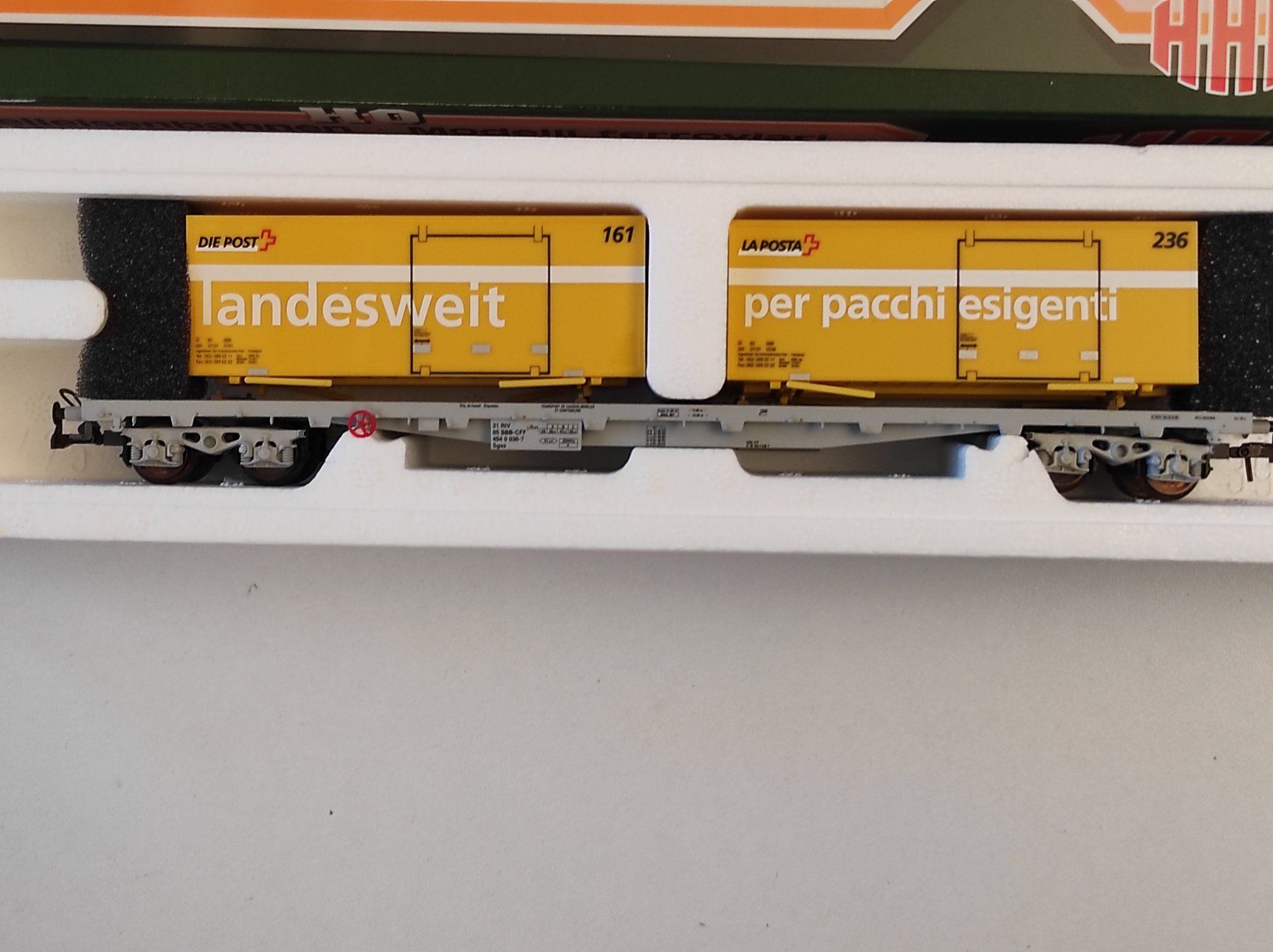 Hag Modellini di ferrovie: SBB Flachwagen Sgss mit 2 Postcontainer von Hag H0, WS – Nuovo e nell'imballaggio originale da La Chaux-de-Fonds venduto da Kat2019