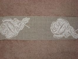 Band Leinengem beige m. creme Blumen 4cm breit Reststück!