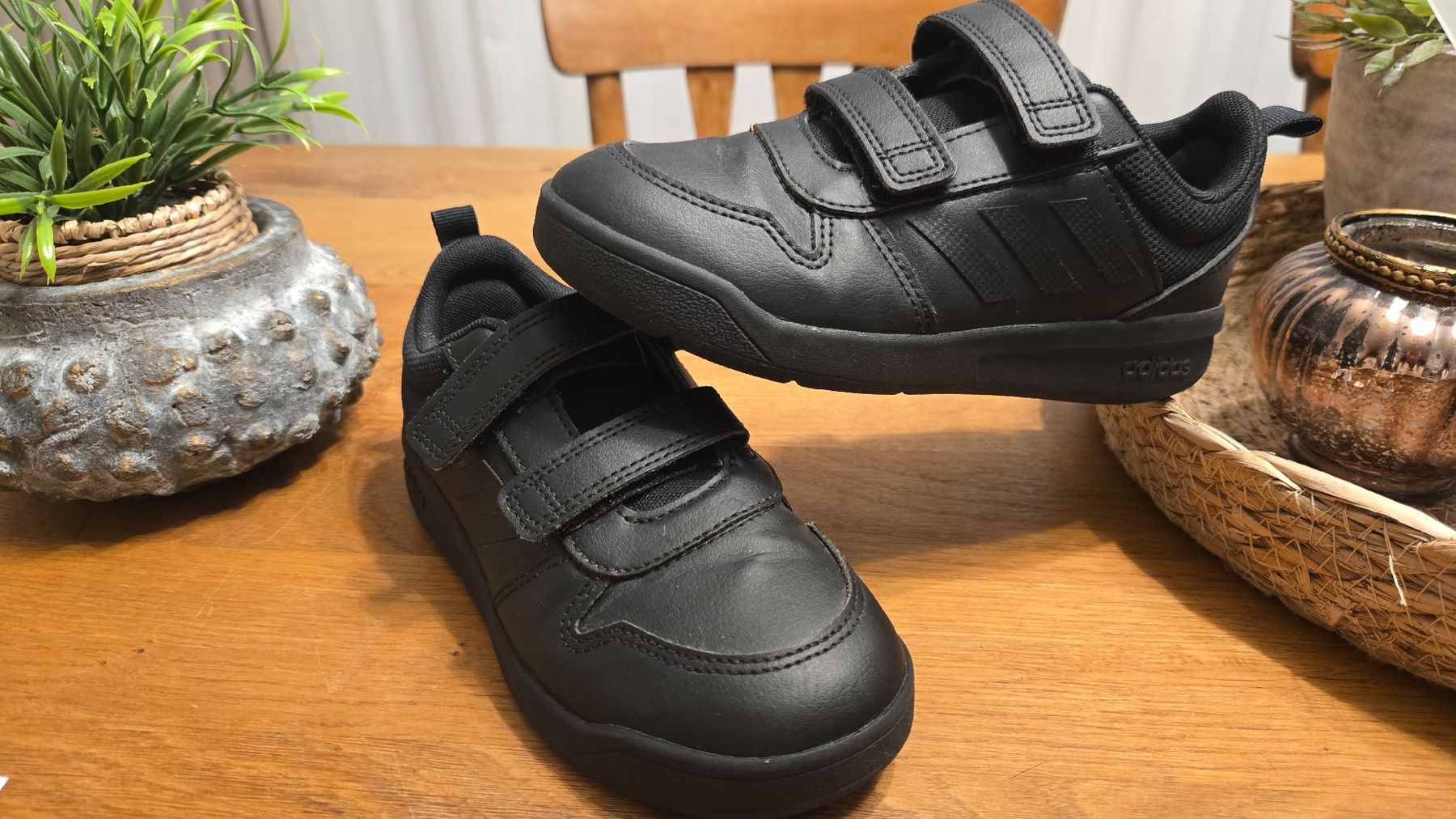 Scarpe per ragazzi: adidas sneaker 31 junge schwarz – Usato da Beckenried venduto da purple-bubbles