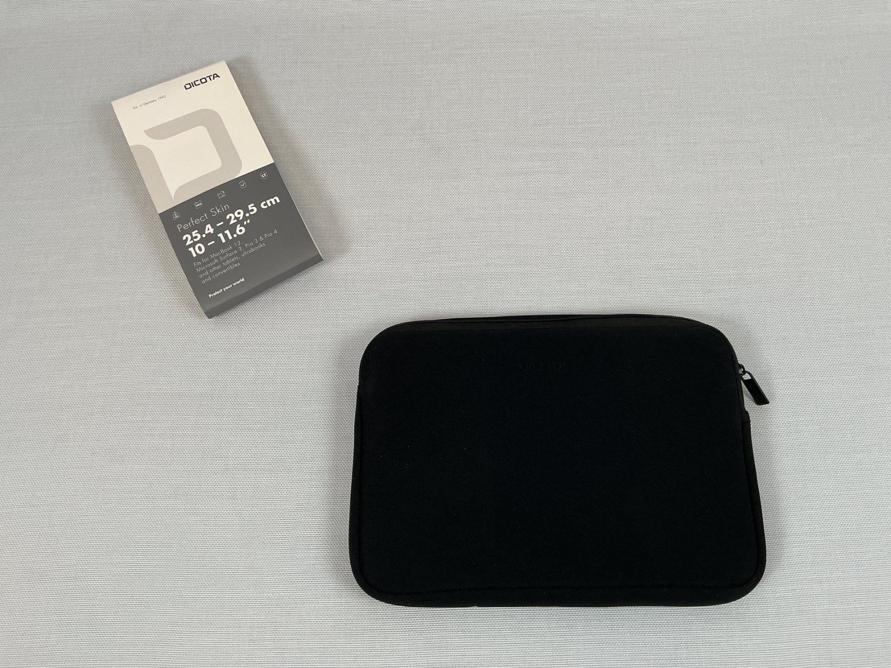 Covers & Borse: DICOTA elastische Neopren - Notebook - Hülle – Nuovo (secondo la descrizione) da Richterswil venduto da Restwert_Richterswil