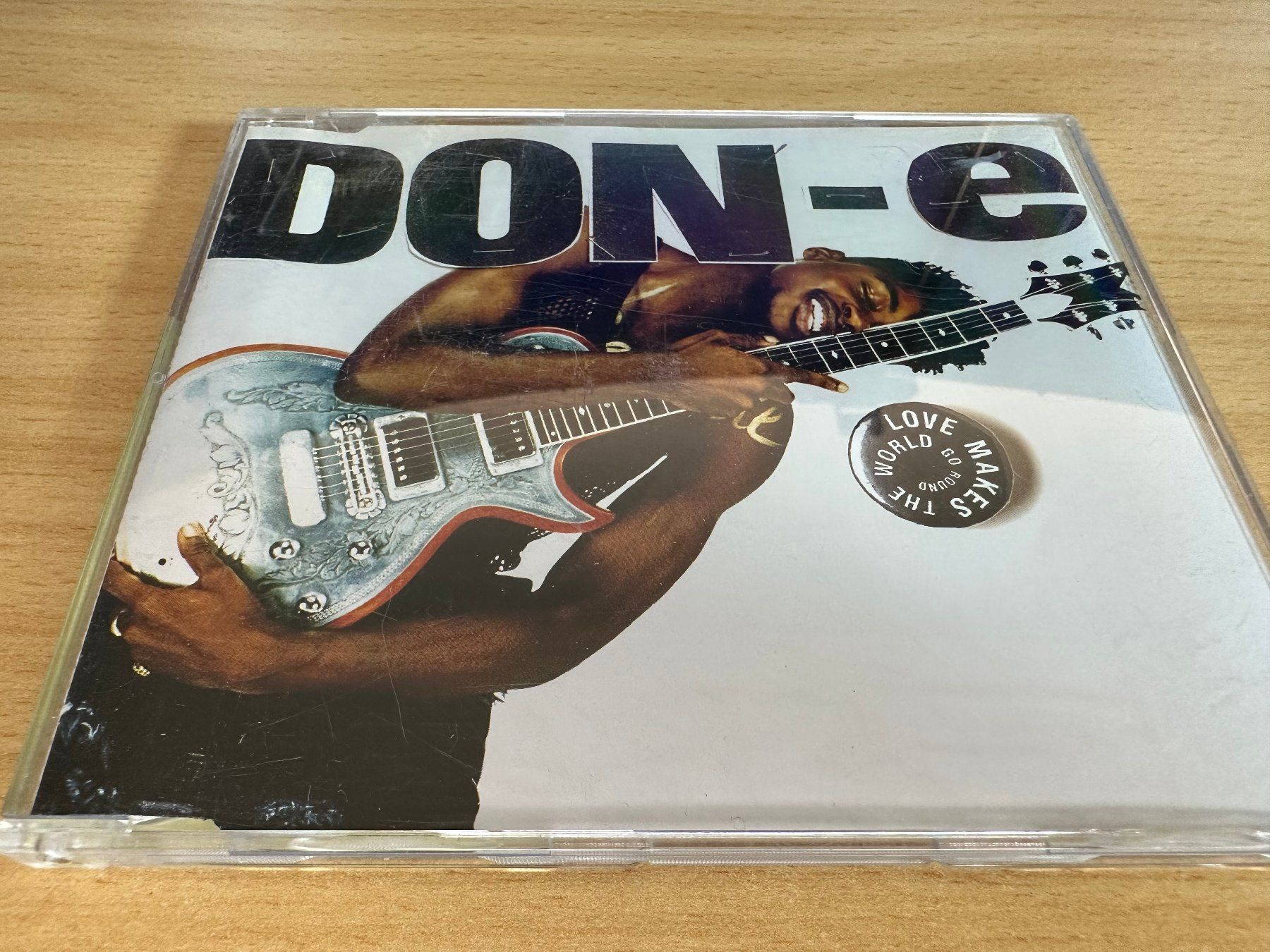 CD: DON-e – Love Makes The World Go Round - Maxi CD – Usato da Rikon im Tösstal venduto da Alpenmutz