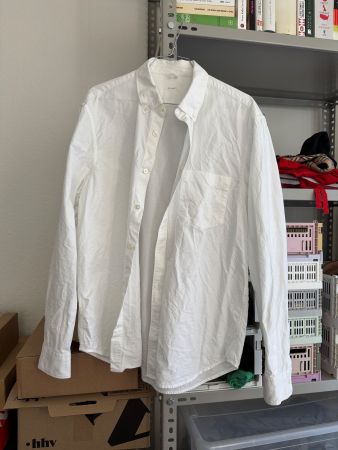 Schlichtes weisses Arket Hemd, Grösse L, perfekt für Sommer