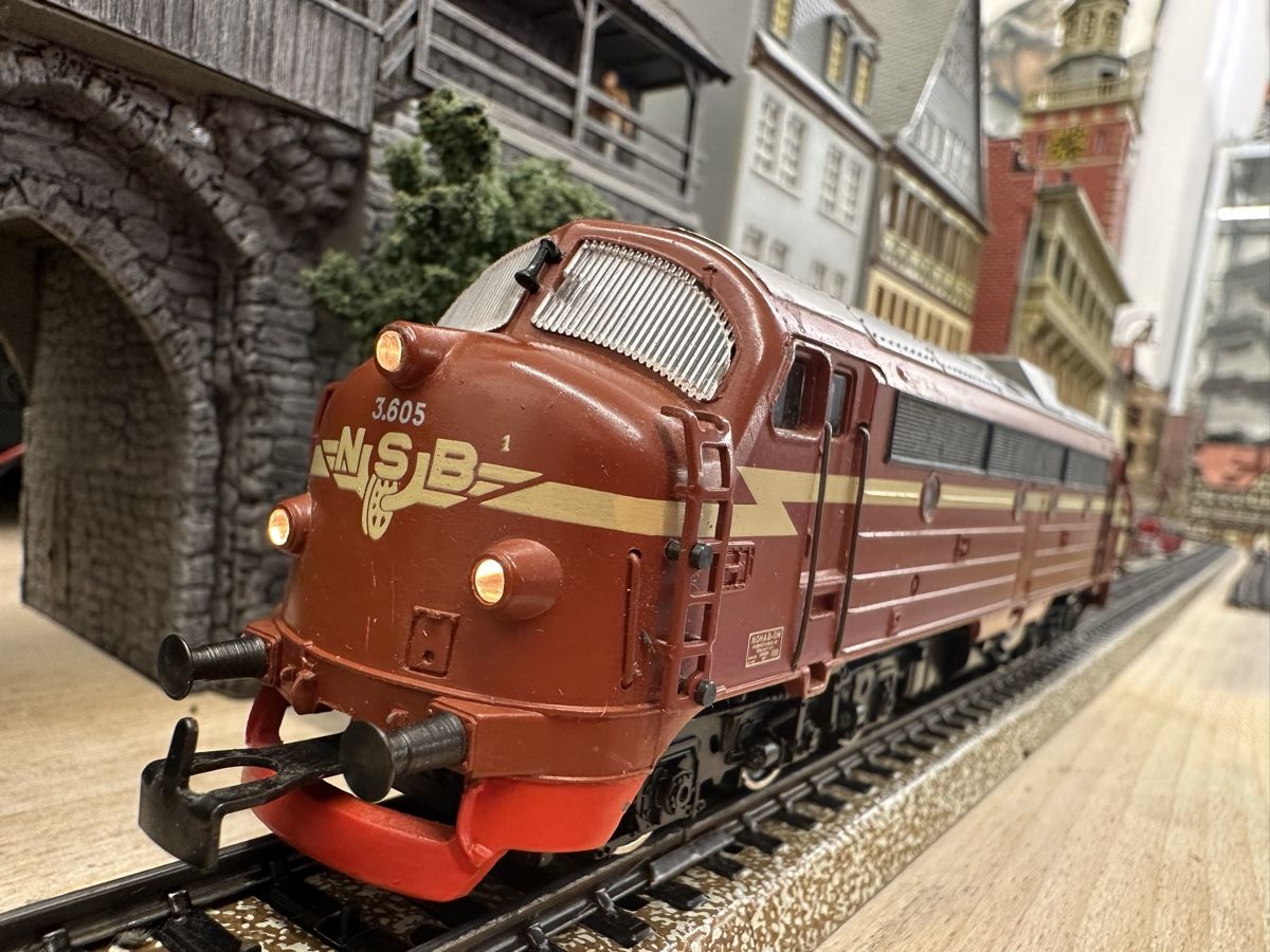 Märklin Modelleisenbahnen: Märklin 3143 NSB Br Di 3 mfx digital – Gebraucht aus Lupsingen von New-Haven