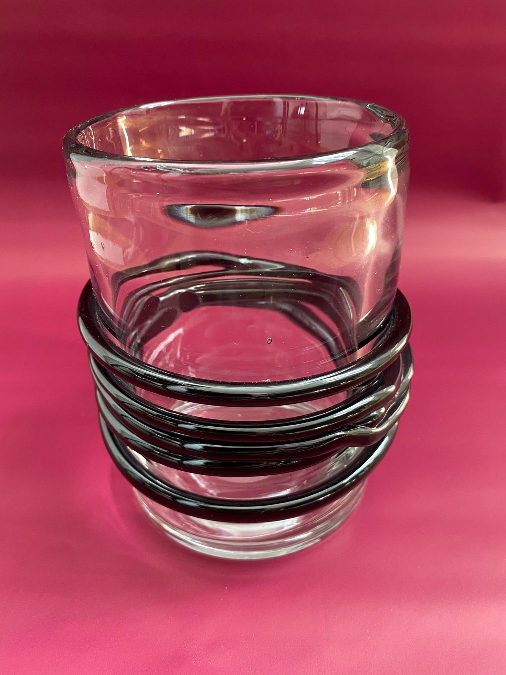 Vasi & Recipienti: Vintage Vase mit schwarzer Applikation – Usato da Bern venduto da schnupka