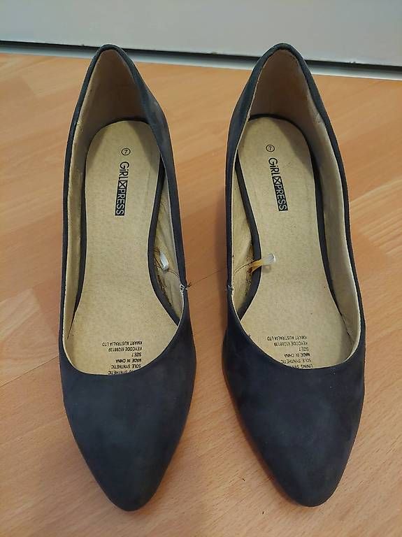 Chaussures femmes: Dunkelgraue Pumps – D'occasion à Gossau SG par sus_bkb7 2