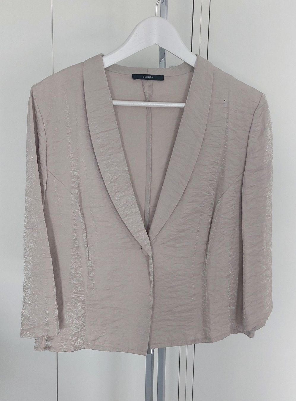 Bolero: Bolero in hellem beige, Gr. 44 – Nuovo (secondo la descrizione) da Herbetswil venduto da Lipasto