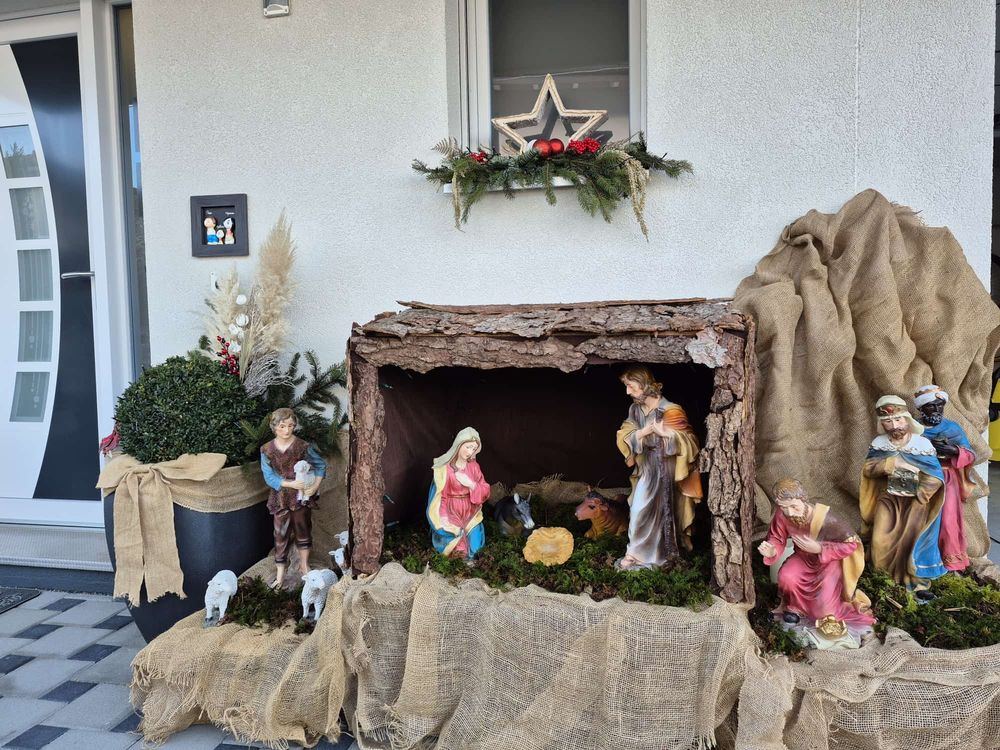 Crèche De Noël Vide En Résine - Décoration De Table 8,5 Cm De Haut - Écurie, Hangar Pour Figurines (non Incluses)