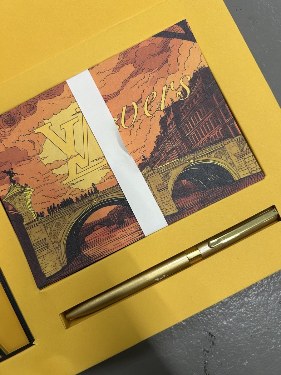 Louis Vuitton Penna & Evidenziatori: Louis Vuitton Lovers Schreib Set Stift und Postkarten – Nuovo (secondo la descrizione) da Oetwil am See venduto da ani_7x9l 2