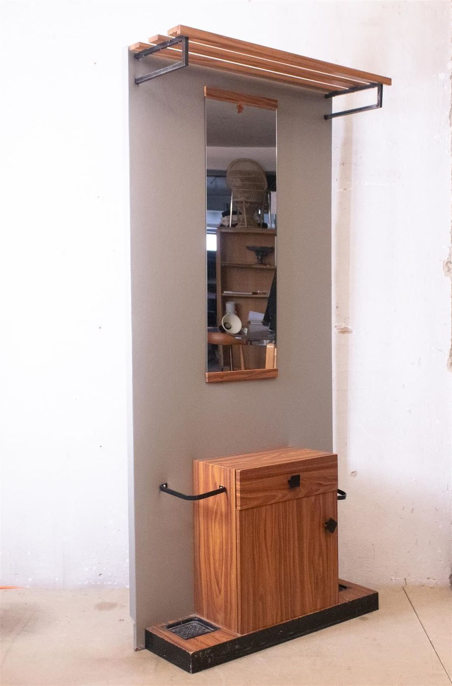 Guardaroba: Garderobe im Nussbaumholz-Look – Usato da Zürich venduto da ZuercherBrockenhaus 1