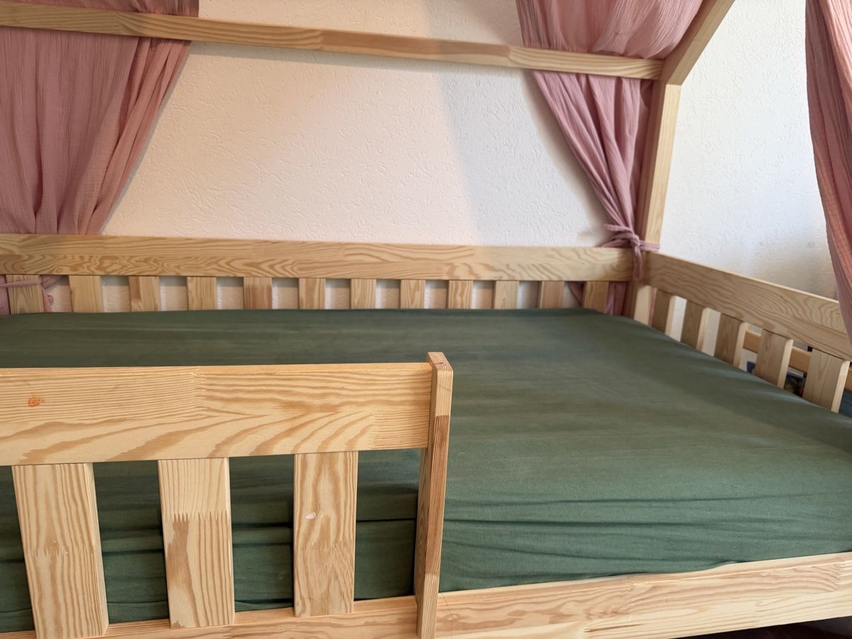 Letti: Tree tale House bed , Mattress, protector & curtains 170x95 – Usato da Uitikon Waldegg venduto da sta_5ndj 3