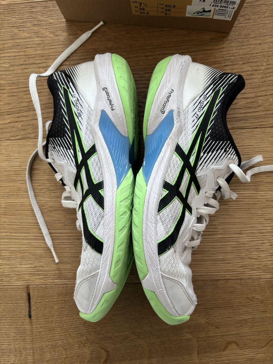 Asics Herrenschuhe: Asics  Hallenschuhe – Gebraucht aus Würenlos von Ashley24 2