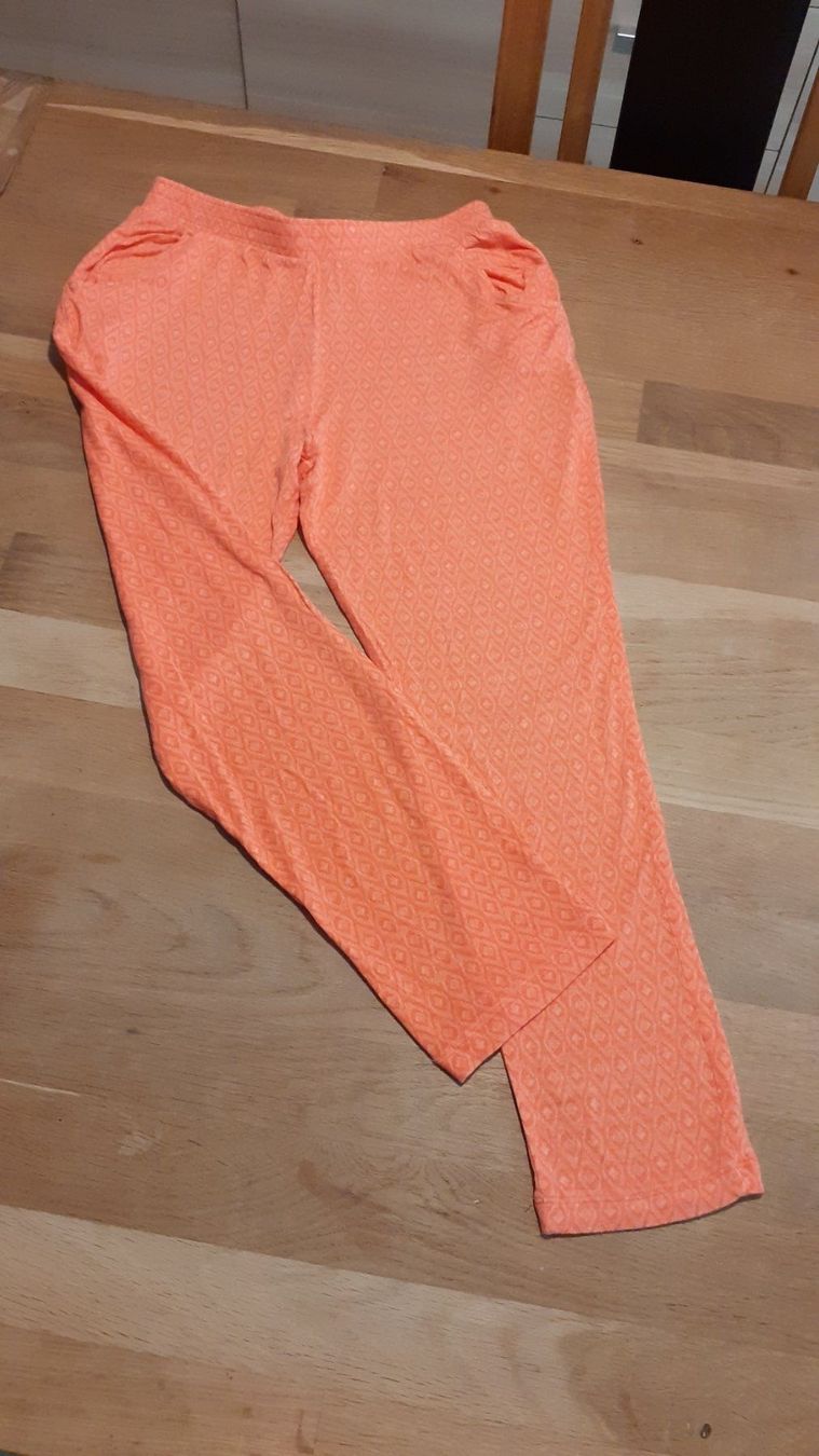 Pantaloni: Freizeit- / Schlabberhosen Gr. 134/140 – Usato da Urtenen-Schönbühl venduto da Chaeppeler