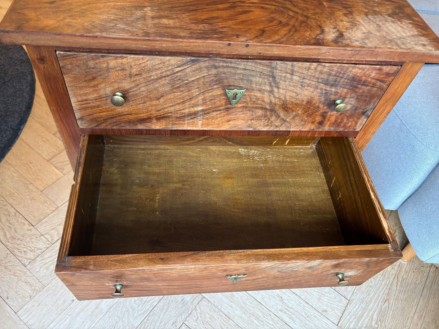 Commodes: Antike Biedermeier Kommode, Nussbaumholz – D'occasion à Bern par geb_hyp6 3