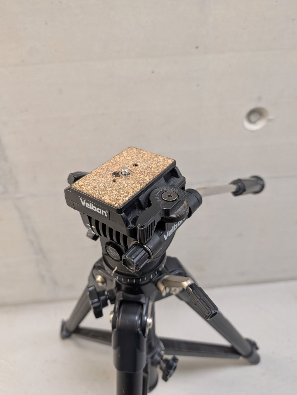 Videocamere: Velbon DV-7000 Videostativ mit Fluidkopf – Usato da Winterthur venduto da chbitzi 2