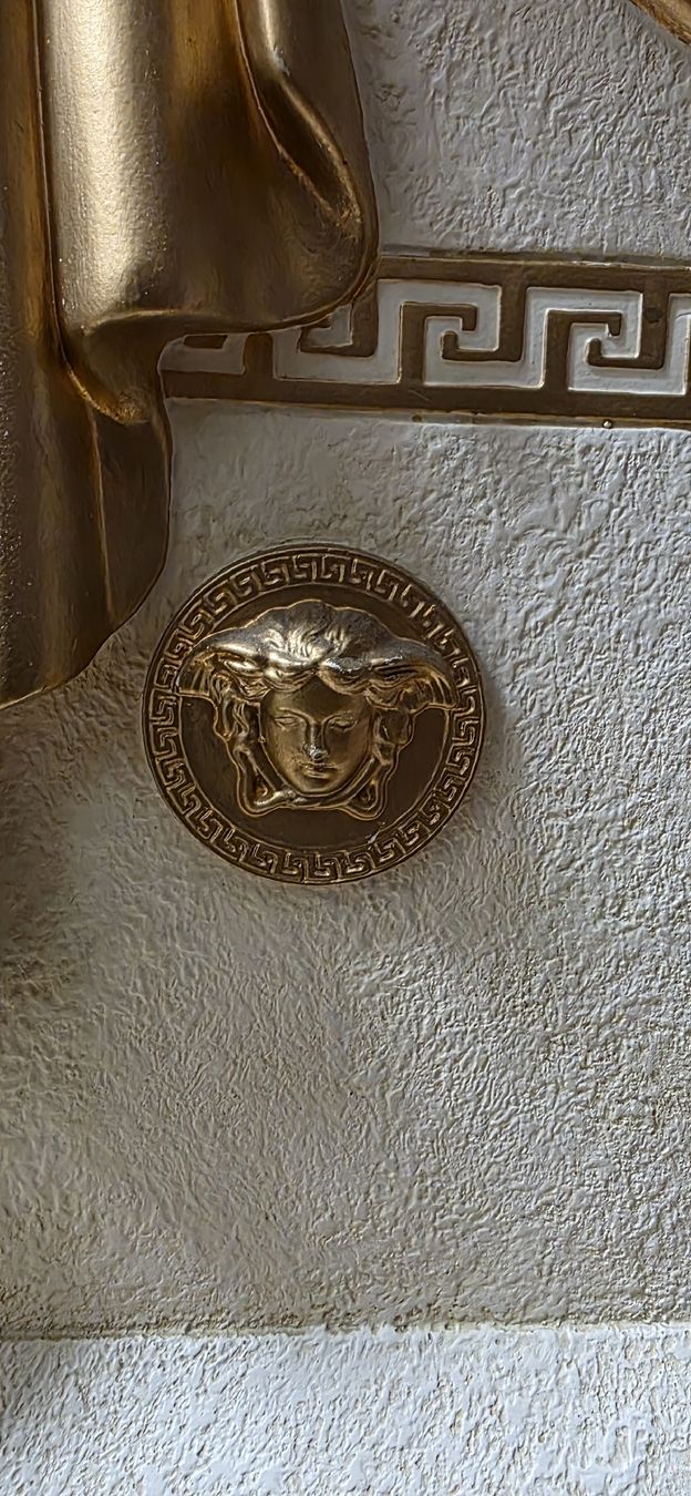Tutte le decorazioni: 2 Deko Säulen Weiss Gold, mit Medusakopf – Usato da Kaufdorf venduto da Nati-Nati 4