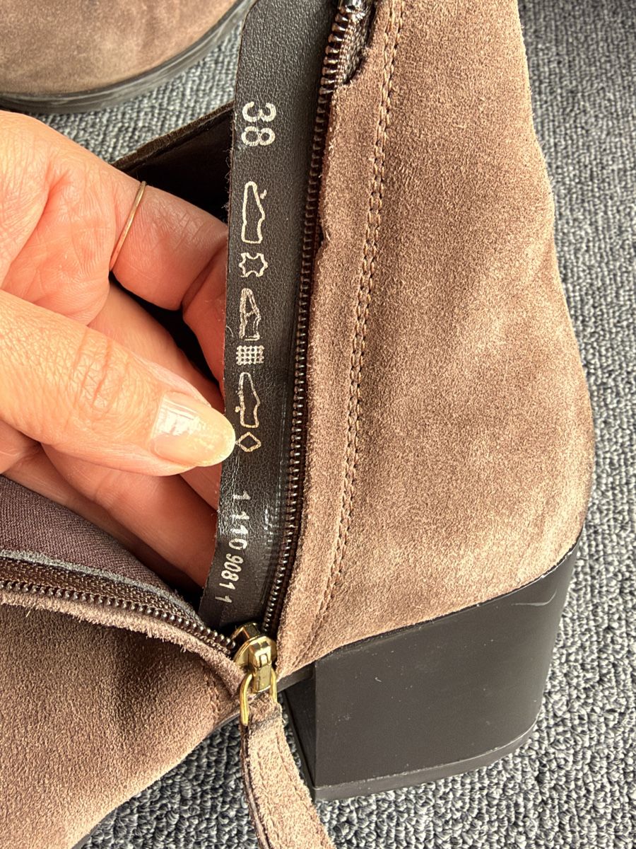 Damenschuhe: Bottines en daim marron taille 38  – Gebraucht aus Bulle von LeMoleson 8