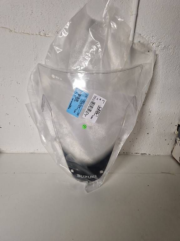 Tutti i ricambio per moto: Original Suzuki Windschild DOT-280 M-211B – Usato da Rumlikon venduto da Faederli85