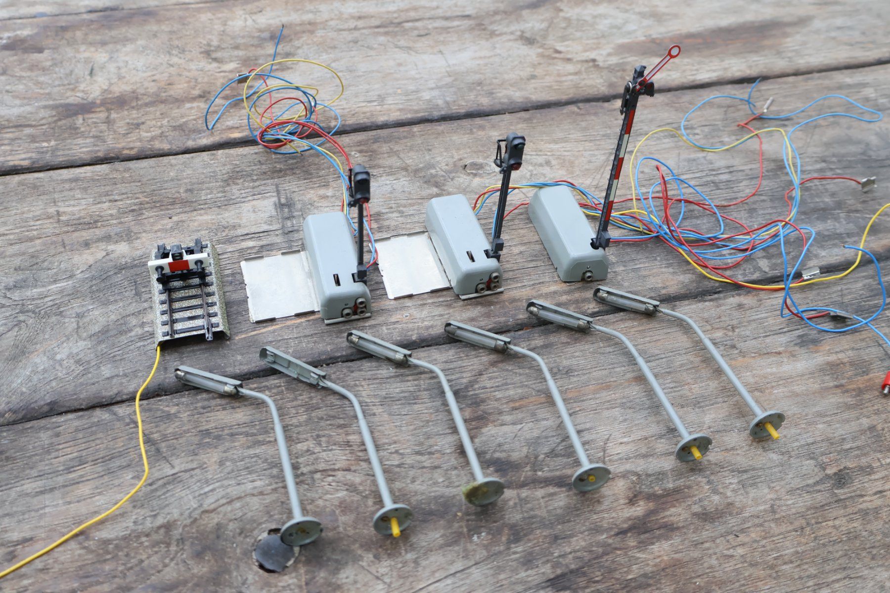 Märklin Modellini di ferrovie: Märklin 10 x Signal/Laterne/Prellbock Set - H0 – Usato da Winterthur venduto da Monstera 3