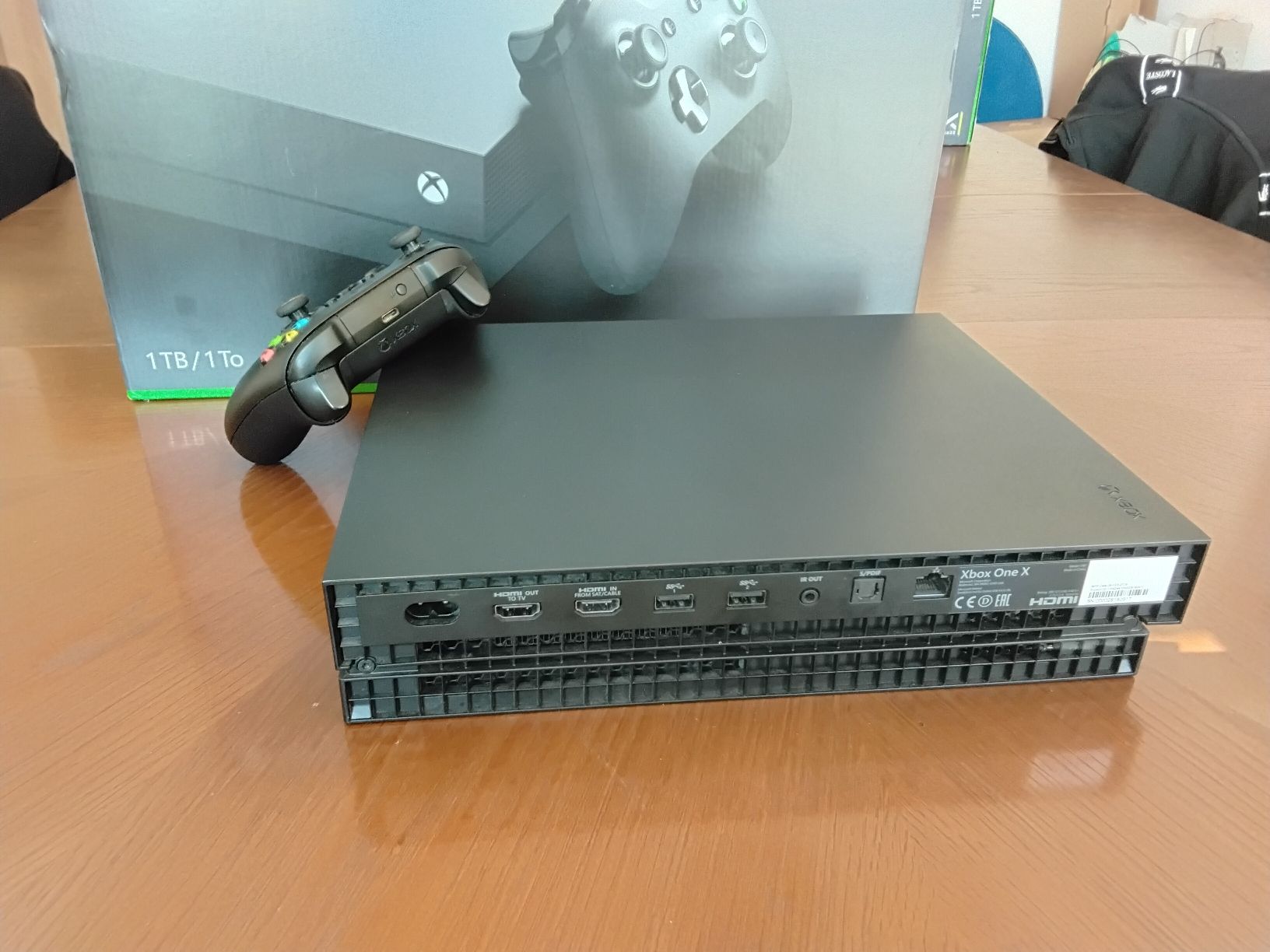 Microsoft Console: Praktisch neuwertige XBOX ONE X 1TB mit Controller – Nuovo (secondo la descrizione) da Hinteregg venduto da S-Walder1186 1