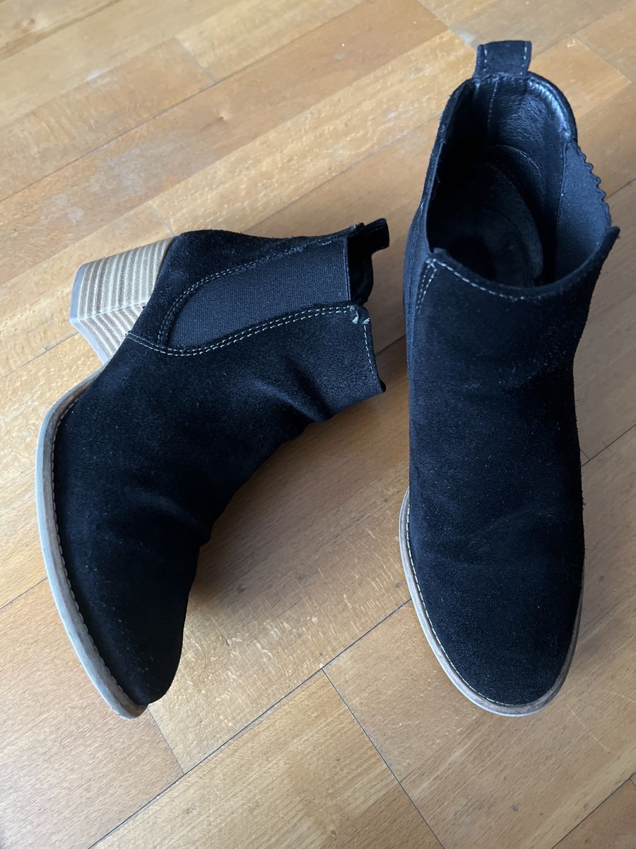 Scarpe da donna: Schwarze Wildleder Stiefeletten, Grösse 37. – Usato da Münsingen venduto da est_s6vf