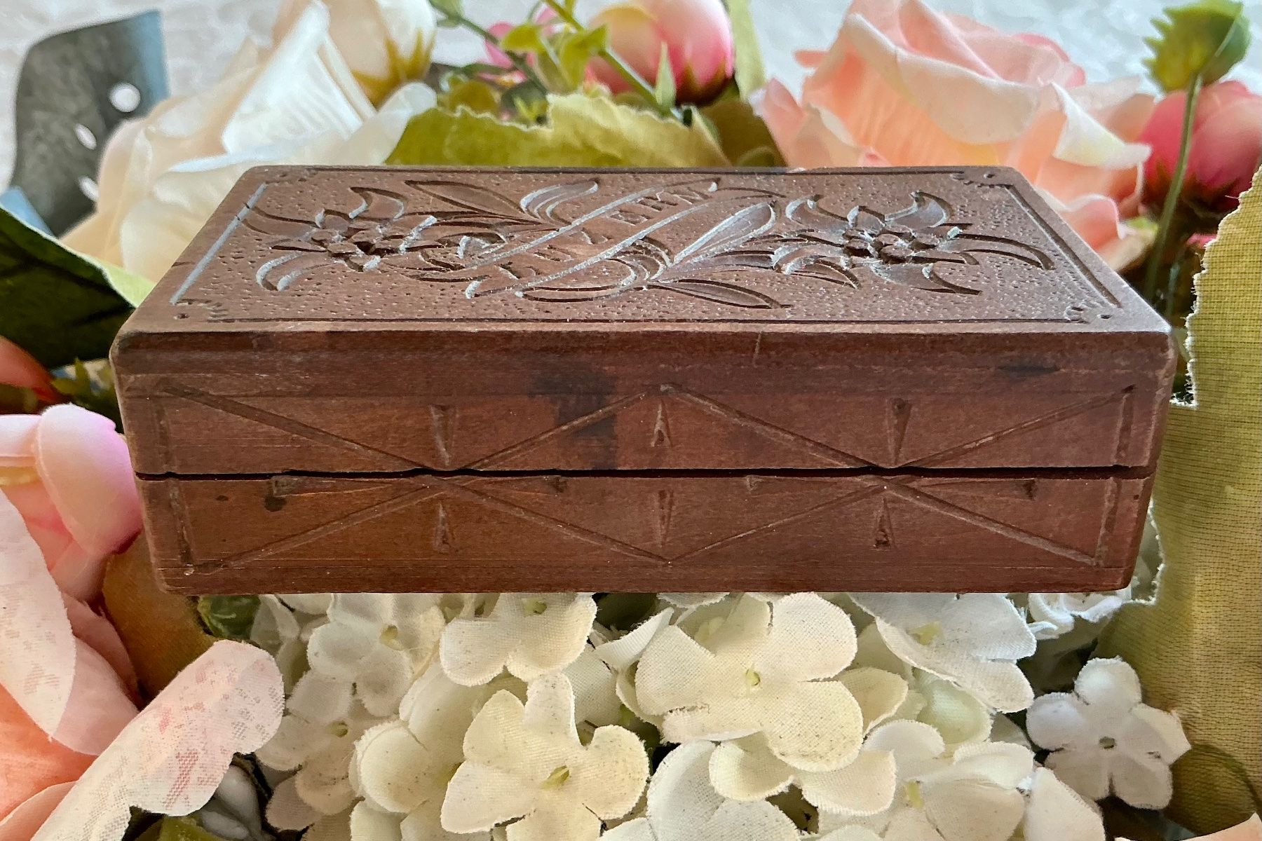 Tutte le decorazioni: ANTIKES HOLZSCHACHTELCHEN – Usato da Zell LU venduto da Silvermemory 2