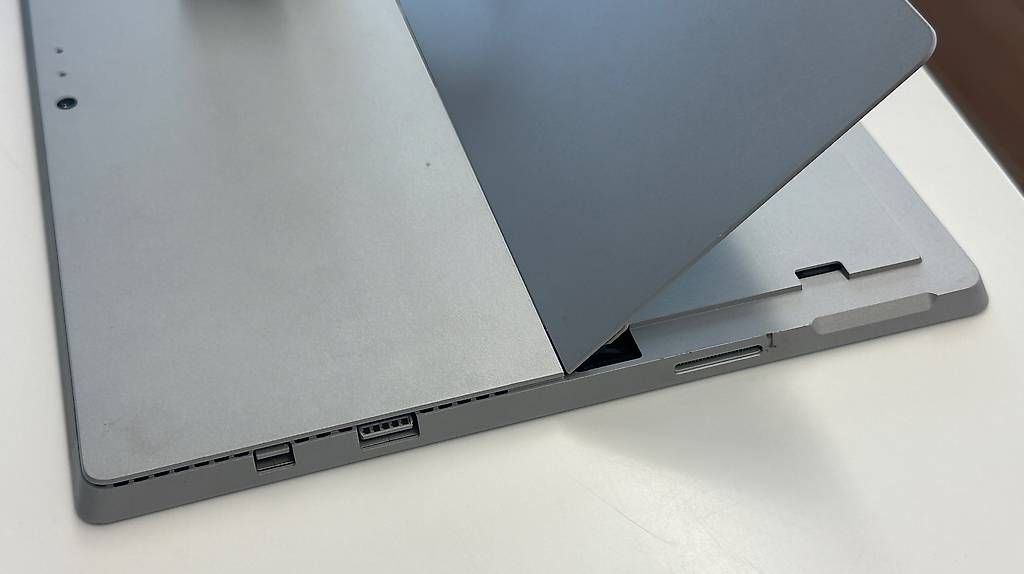 Microsoft Notebook: Surface i5, 8GB, 250SSD, Win11P, neue Tastaut – Usato da Neuenkirch venduto da Bitsa 2