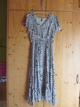 Robe noire et blanche XL