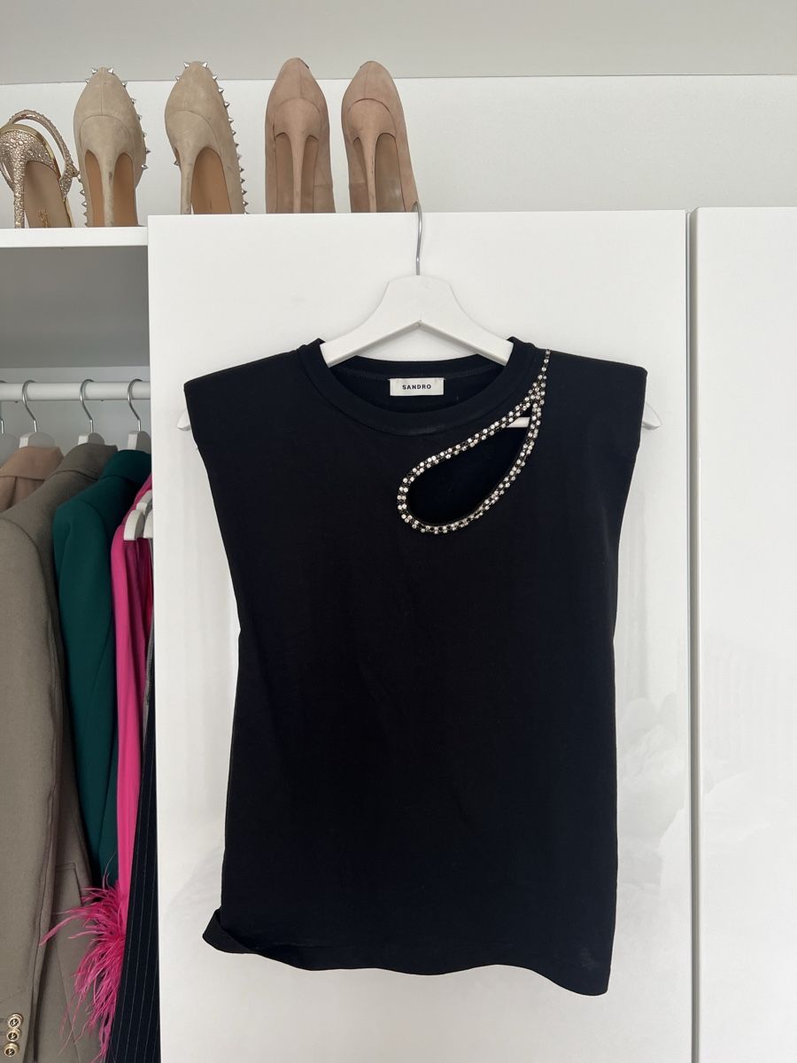 Sandro Tops: Sandro Top – Neu (gemäss Beschreibung) aus Zürich von llor.dell
