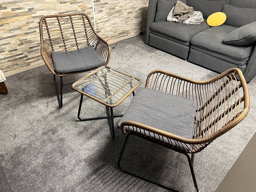 Tischset: 2 chaises rotin et une table basse – Gebraucht aus Epalinges von Loix32