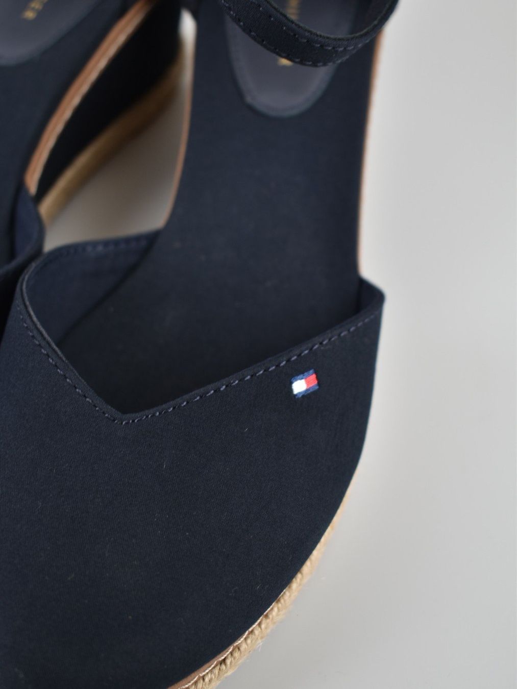 Tommy Hilfiger Scarpe da donna: Tommy Hilfiger Basic Closed Toe Mid Wedge Espadrilles, Gr.42 – Nuovo (secondo la descrizione) da Nürensdorf venduto da 2ND_STORY 5