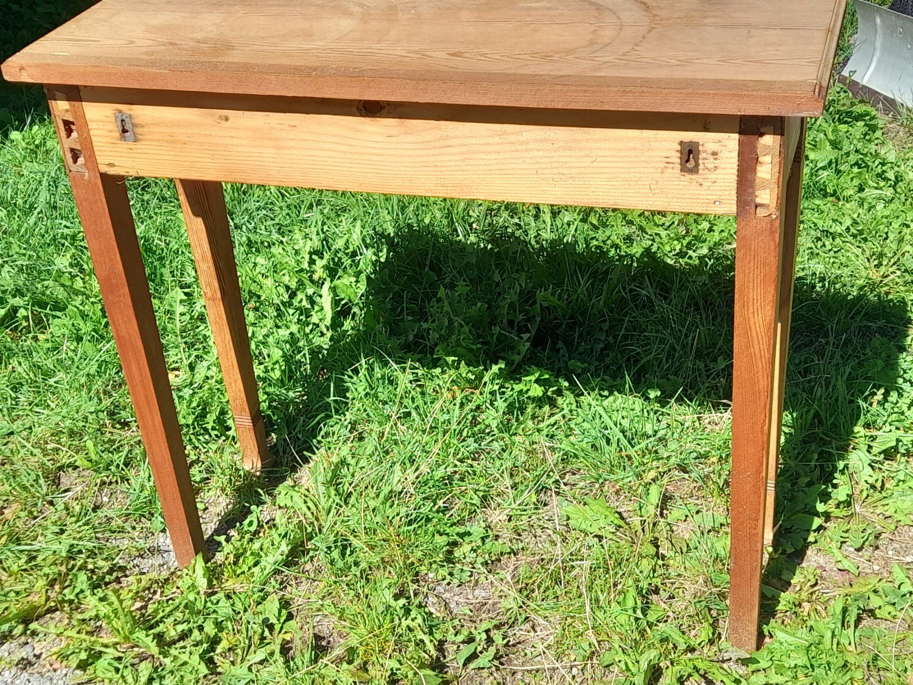 Tables: Beistelltisch schmal – D'occasion à Aeschi b.Spiez par 52_wochen