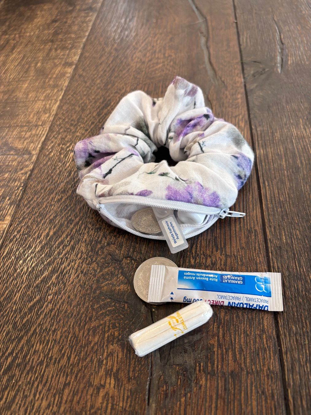 Haarschmuck: Scrunchie mit Geheimfach – Neu (gemäss Beschreibung) aus St. Niklaus VS von loumonrohandmade