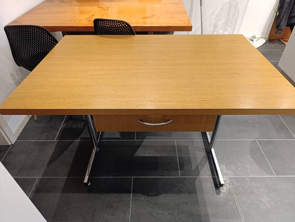 Tisch Mit Schrager Schreibflache