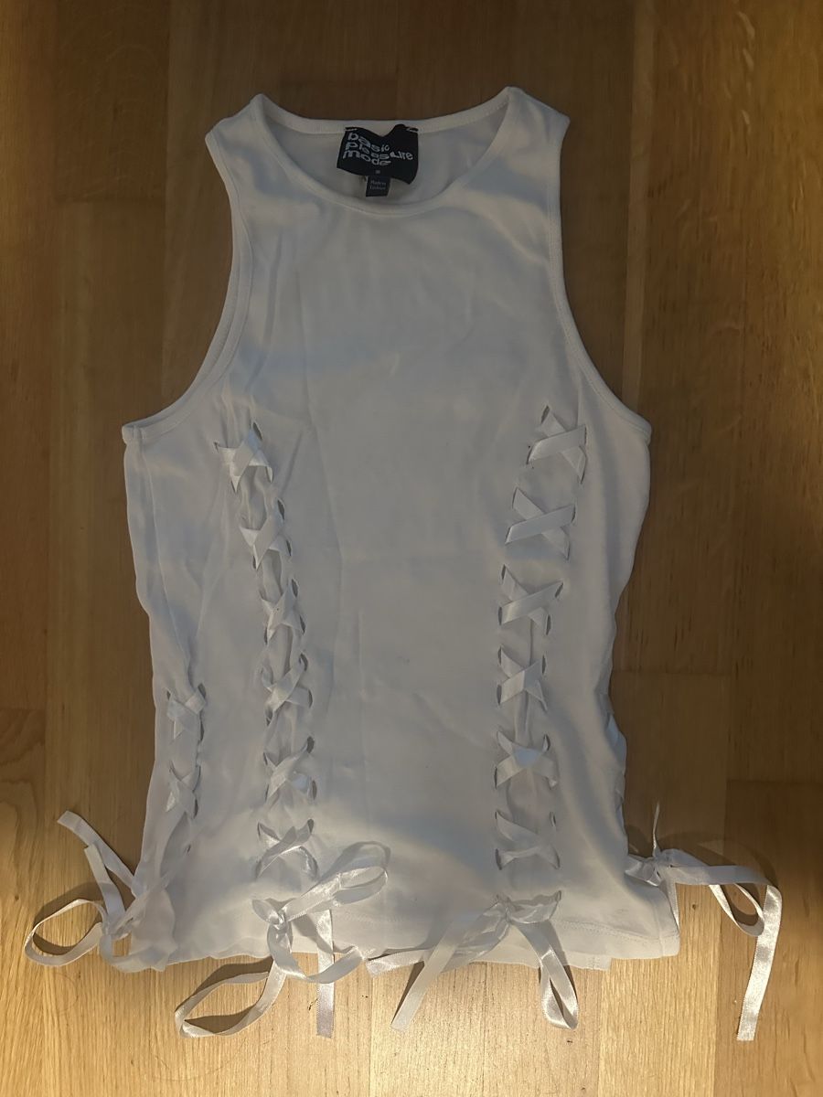 Tops:  Basic Pleasure Mode Top  – D'occasion à Neuenegg par kar_smg9 2