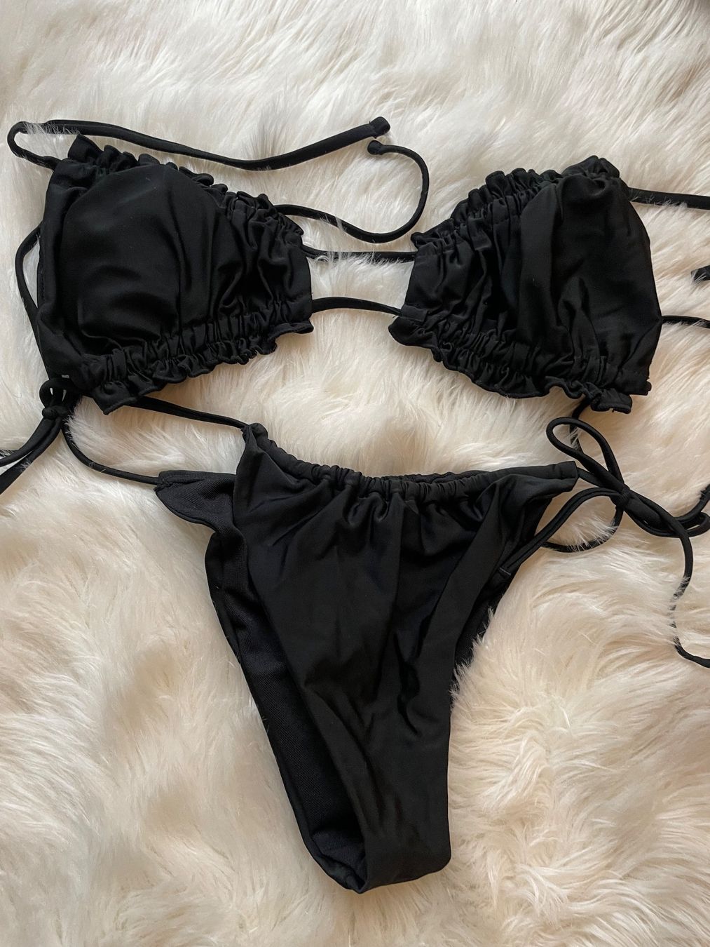 Costumi da bagno & Bikini: Schwarzer Bikini mit Rüschen, Grösse S – Nuovo (secondo la descrizione) da Dübendorf venduto da ja-m