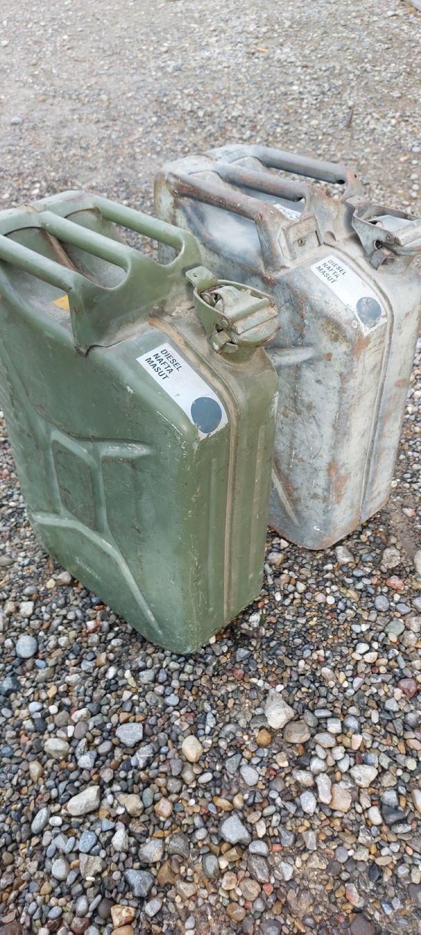 Schweizer Armee Taniche per benzina: Kanister – Usato da pfyn venduto da Hbagger3 1