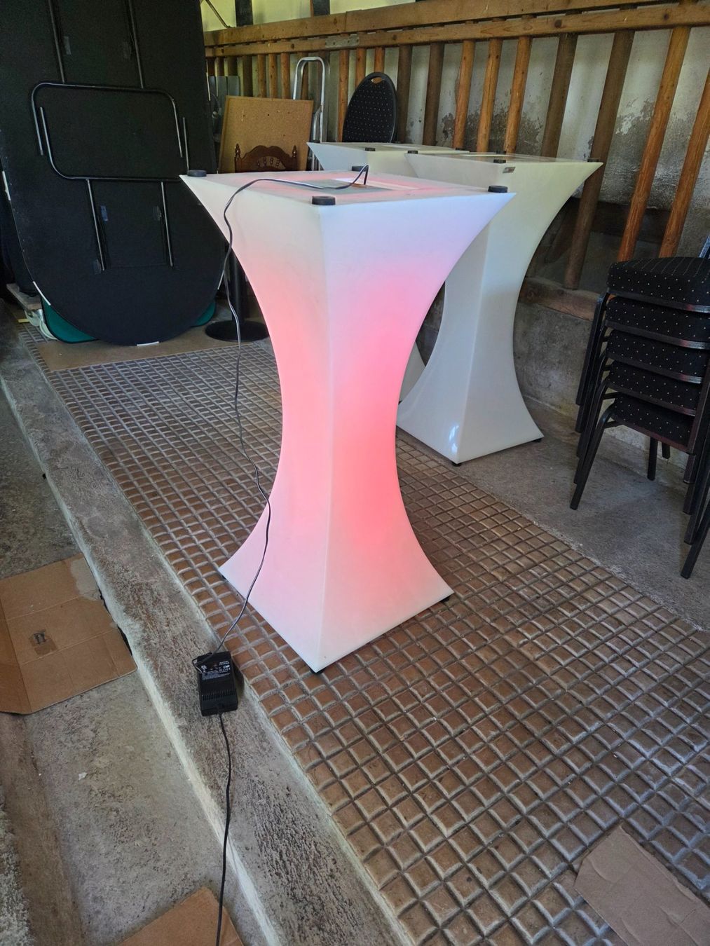Tavoli: Led-beleuchteter  Stehtisch, Cocktailtisch – Usato da Meilen venduto da pilot66 4